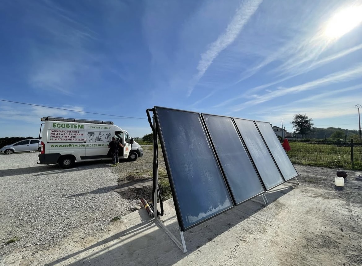 Installation de capteurs solaires thermiques sur toiture pour production d’eau chaude sanitaire – Eco6Tem à Macaye, proche de Bayonne